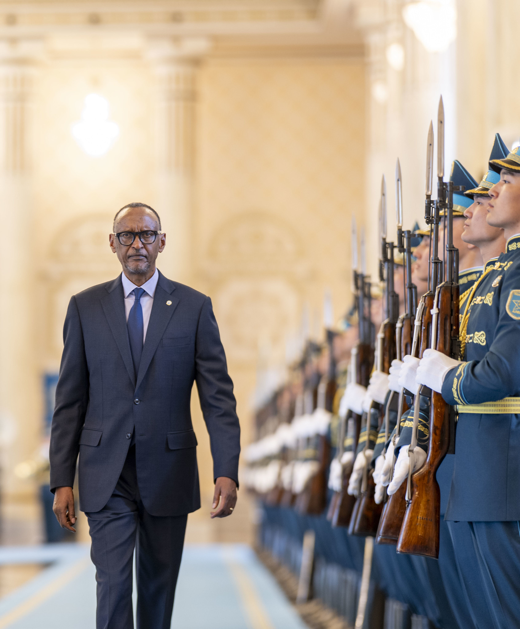 Perezida Kagame yakiriwe mu cyubahiro gikwiriye Umukuru w'Igihugu