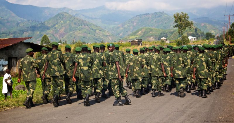 Raporo yakozwe na Leta ya Congo mu 2021 yagaragaje ko hari imikorere ya kibandi mu gisirikare ku buryo halenewe amavugurura adasanzwe