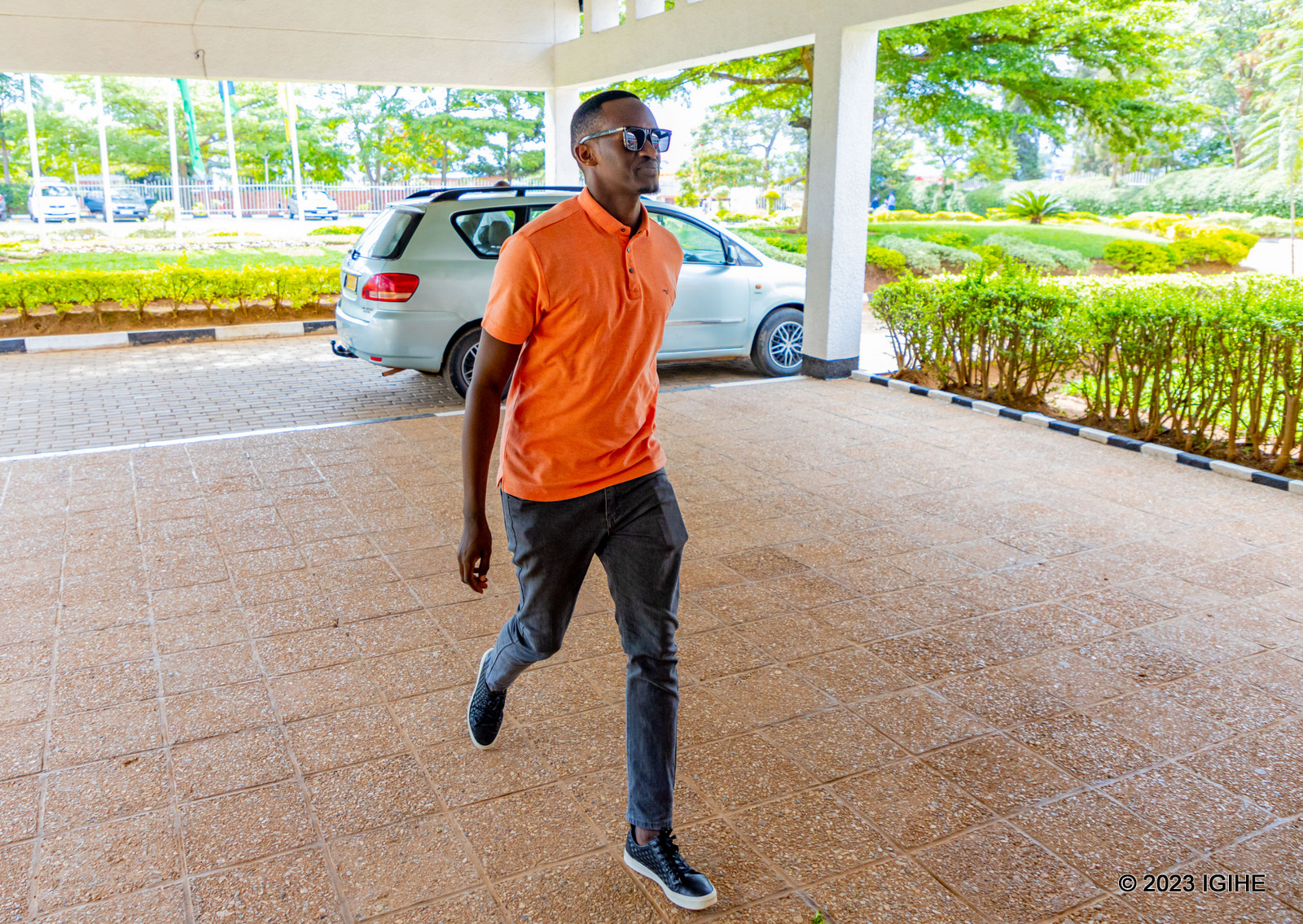 Niyobuhungiro Fidel wigeze kuba Umunyamabanga Mukuru wa Mukura Victory Sports akaba ari n'umwe mu bagize Komisiyo y'Amatora ubwo yageraga kuri FERWAFA ari naho hari Ibiro bya Komisiyo y'Amatora