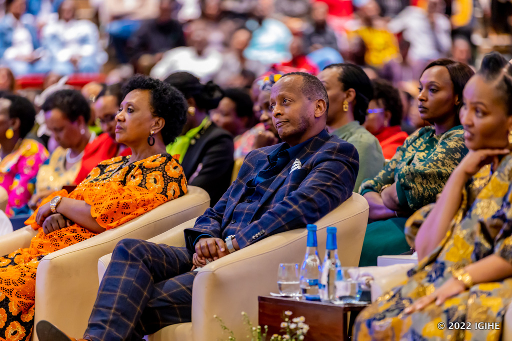 Kabera Eric, umugabo wa Apôtre Mignonne Kabera na we yitabiriye iki gitaramo