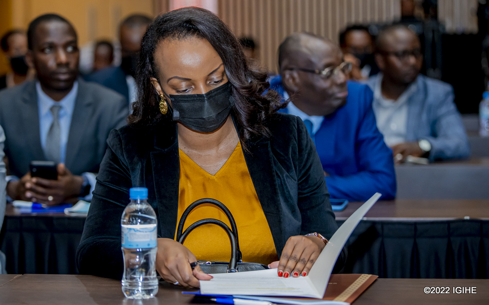 Visi Guverineri wa Banki Nkuru y'u Rwanda, Soraya Hakuziyaremye, mu gutangaza uko politiki y'ifaranga n'urwego rw'imari bihagaze