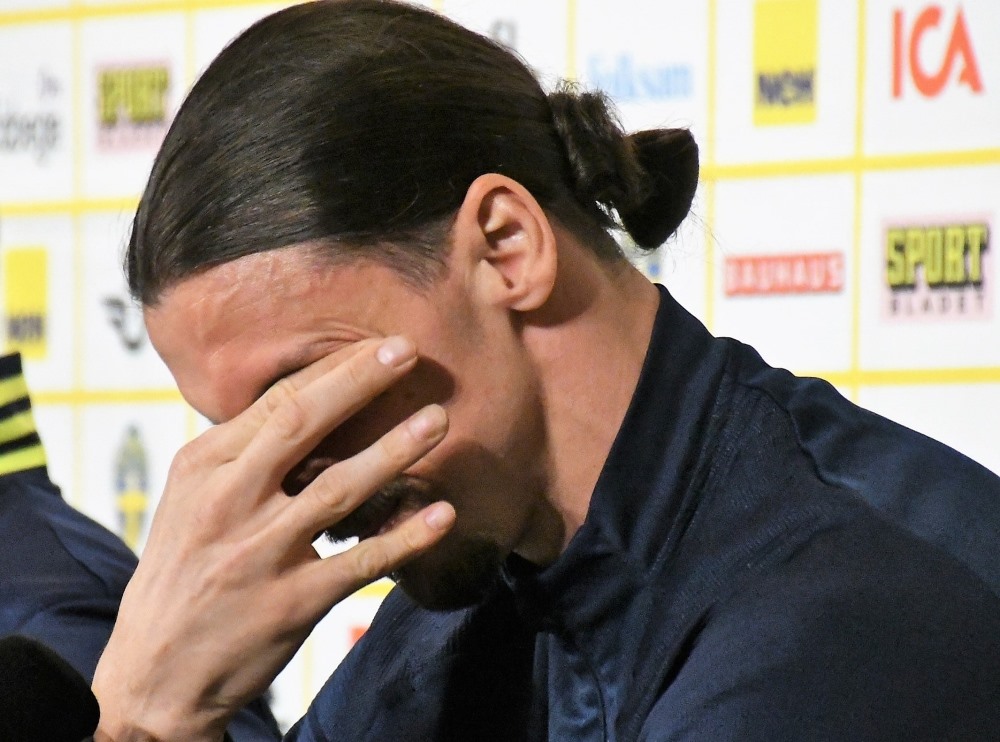 Zlatan Ibrahimović yarize ari mu kiganiro n’abanyamakuru ubwo yari abajijwe uko umuryango we wakiriye kuba yongeye kujya gukinira Suède