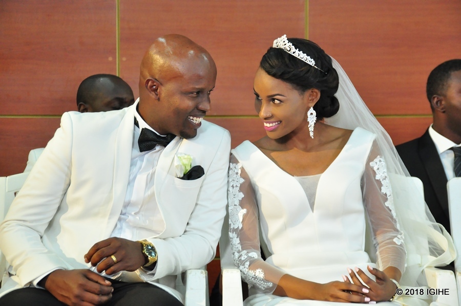 Burabyo Ghislain na Muhikira Irene bari bafite akanyamuneza
