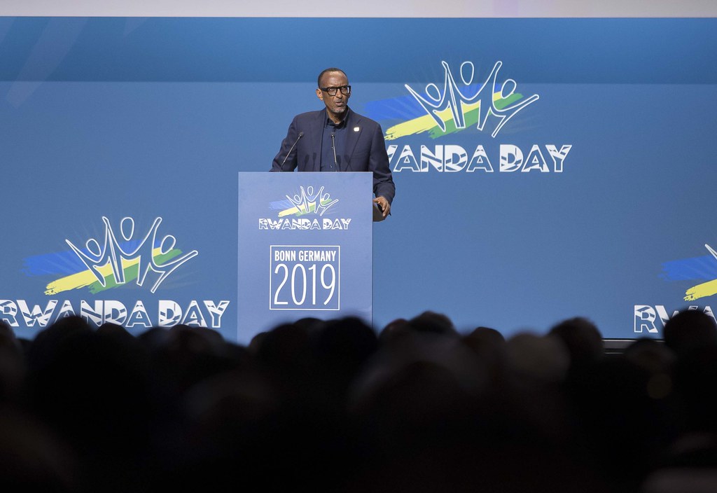 Perezida Kagame yatanze impanuro zitandukanye n’inama zigamije gushishikariza Abanyarwanda gufatanya n’igihugu kugera ku iterambere ryifuzwa
