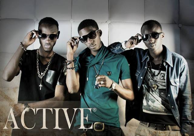 Active (Uhereye i Bumoso: Derek, Olvis na Tizzo)