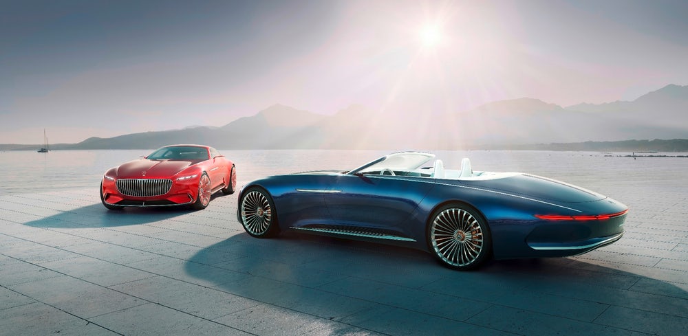 Mercedes-Maybach 6 Cabriolet (iburyo) ishyizwe ahagaragara nyuma ya Mercedes-Maybach 6 Coupé (itukura) yamuritswe umwaka ushize