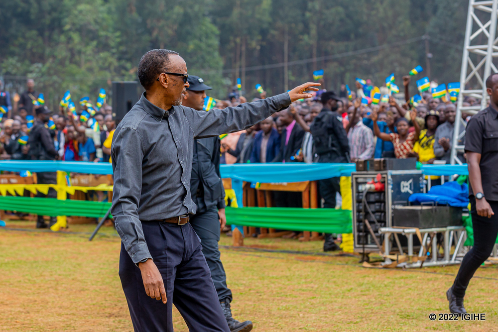 Umukuru w'Igihugu ubwo yasezeraga abaturage nyuma yo kwakira ibitekerezo n'ibyifuzo bitandukanye byabo