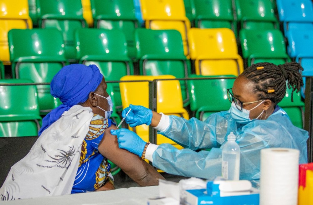 U Rwanda rwanditse amateka yo gukingira vuba cyane