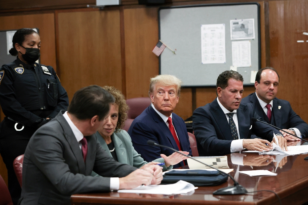 Trump ashinjwa ibyaha by'impapuro mpimbano bishingiye ku mafaranga yishyuye umwe mu bagore baryamanye