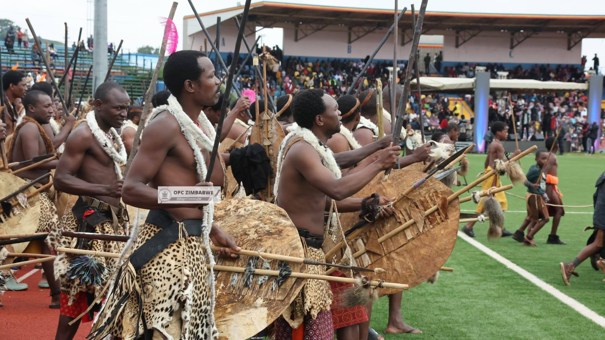 Ni ibirori byaranzwe n'imbyino gakondo, abaturage bifuriza umwami kuramba