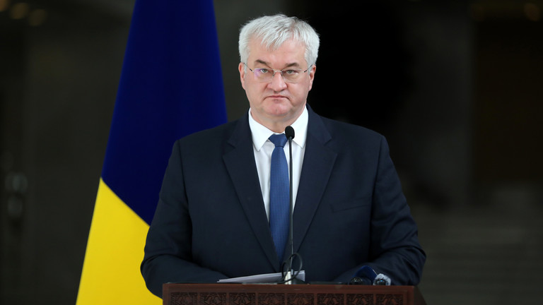 Minisitiri w’Ububanyi n’Amahanga wa Ukraine, Andrey Sibiga, yavuze ko Infantino agira imico mibi