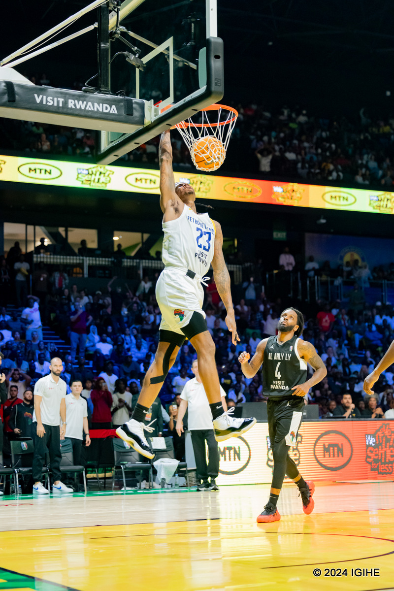 Nicholas Faust wagize umukino mwiza atera Dunk