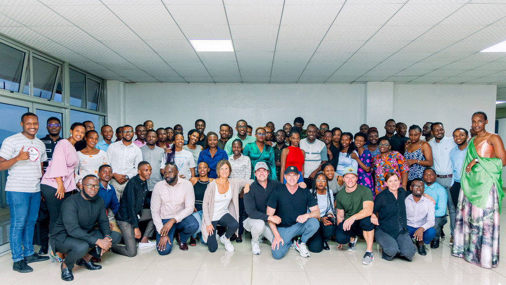 Nyuma yo guhura no kuganira kw'impande zombi, hafashwe ifoto y'urwibutso
