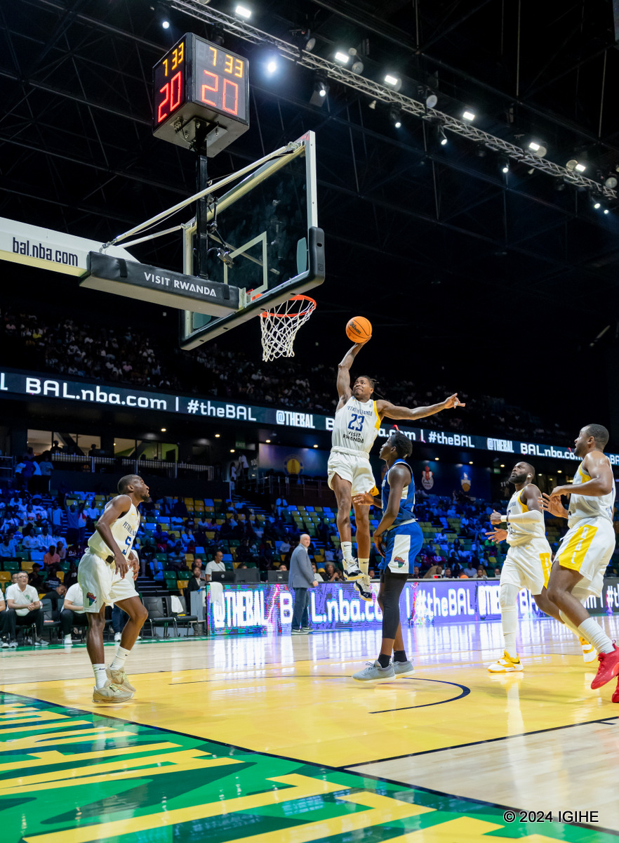 Nicholas Faust atera dunk