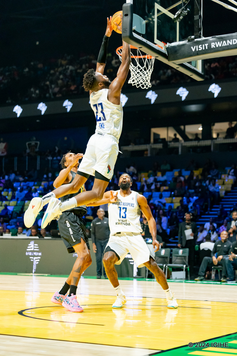 Devine Eke atsinda dunk