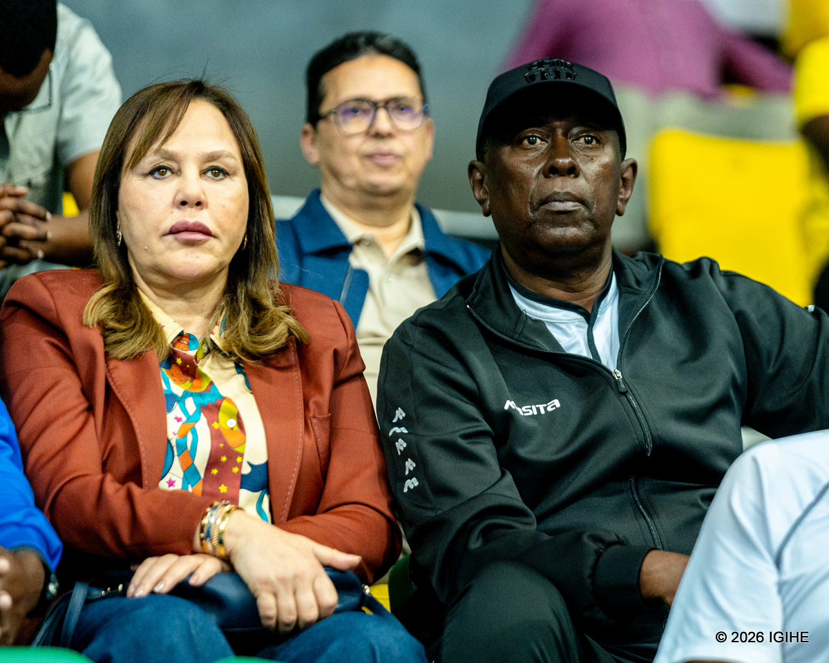 Perezida w’Impuzamashyirahamwe y’umukino wa Volleyball muri Afurika (CAVB), Hajij Bouchra na Makuza Bernard bakurikiye umukino