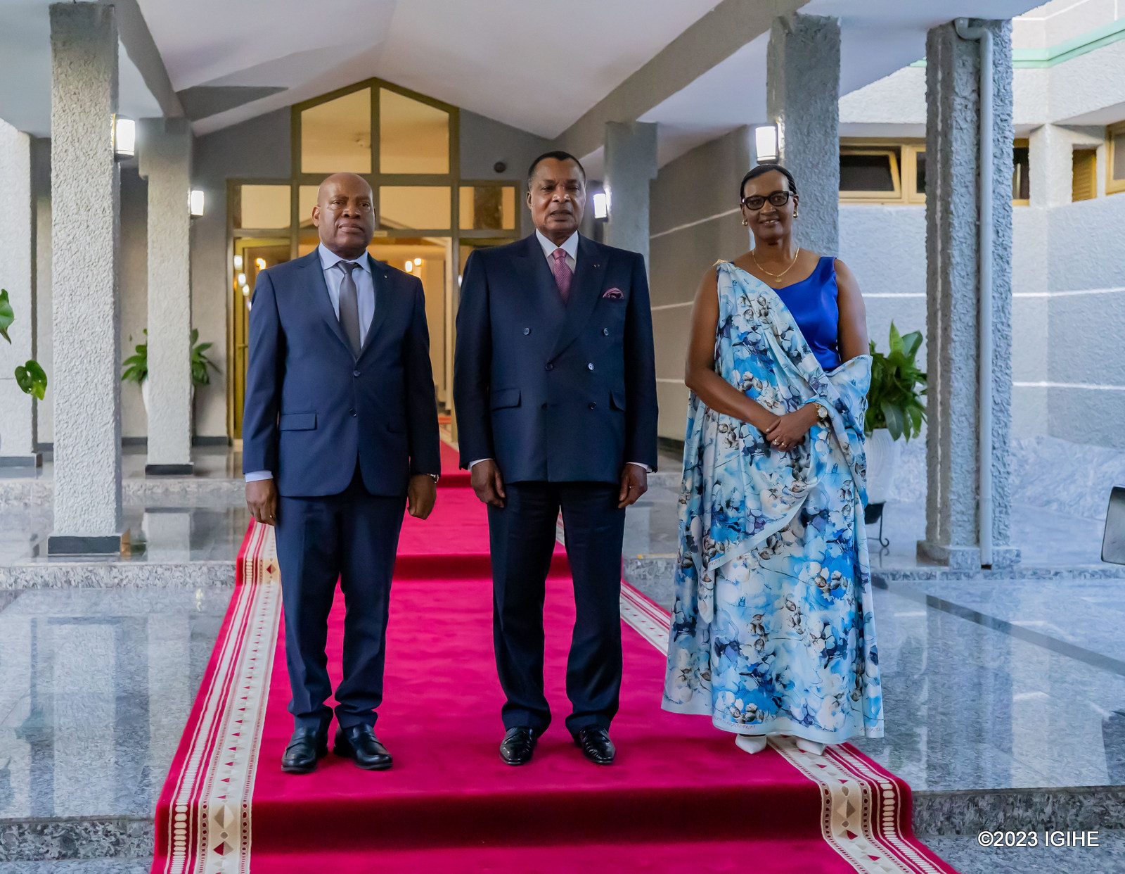 Perezida Nguesso afata ifoto y'urwibutso na Perezida wa Sena y'u Rwanda n'uw'Umutwe w'abadepite