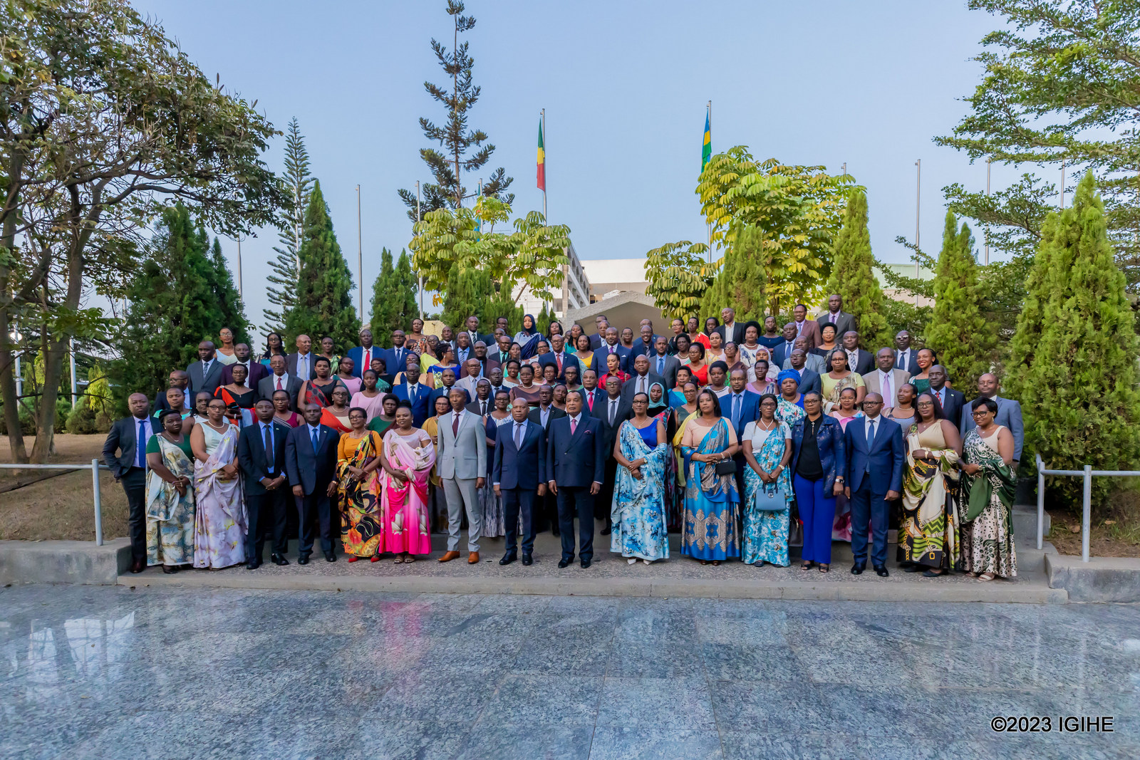 Perezida Sassou Nguesso yafashe ifoto n'abagize Inteko Ishinga Amategeko y'u Rwanda