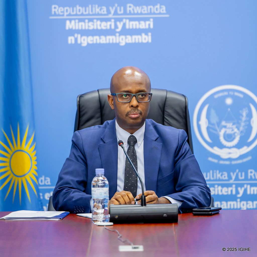 Minisitiri w'Imari n'Igenamigambi, Yussuf Murangwa, yavuze ko nta mpungenge ku bukungu bw'u Rwanda kubera ibihano biri gufatirwa igihugu