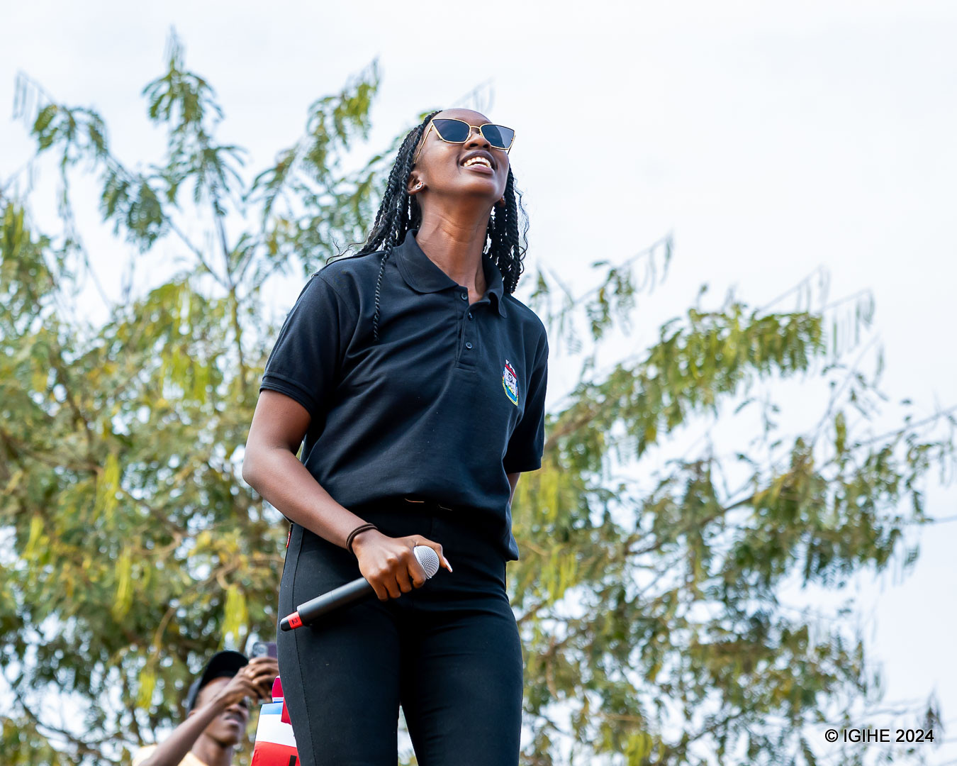Bwiza asusurutsa Abanya-Bugesera mu ndirimbo zirimo "Ogera" na "Iyo twicaranye"