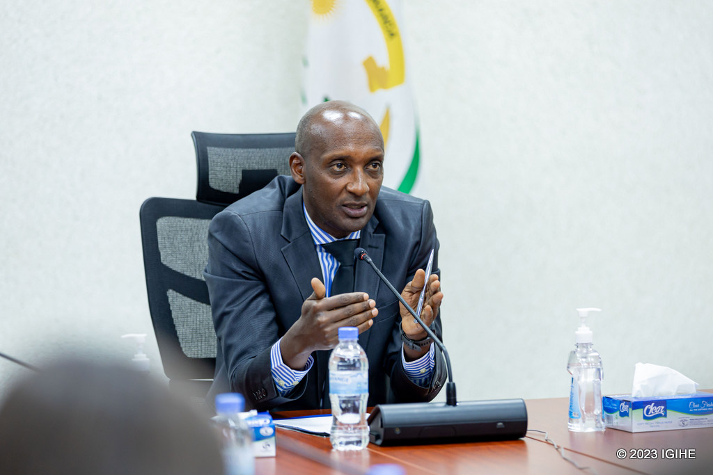 Umunyamabanga wa Leta muri Minisiteri y’Imari n’Igenamigambi, Richard Tusabe, yavuze ko u Rwanda ruri gufata ingamba zikomeye rufatanyije n'abafatanyabikorwa mu gukemura ingaruka ziterwa n'imihindagurikire y'ikirere ku bukungu