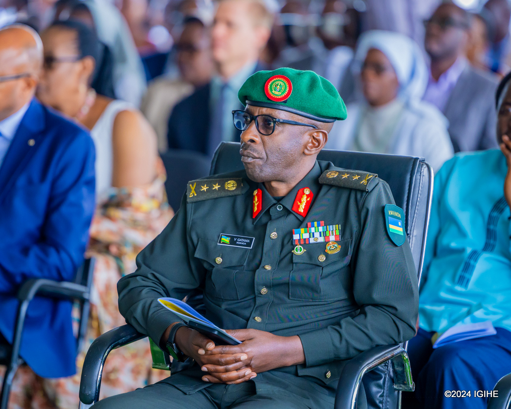 Gen Maj Vincent Gatama, uyobora Diviziyo ya Kane y'Ingabo z'u Rwanda ikorera mu Ntara y'Amajyepfo, yitabiriye uyu muhango