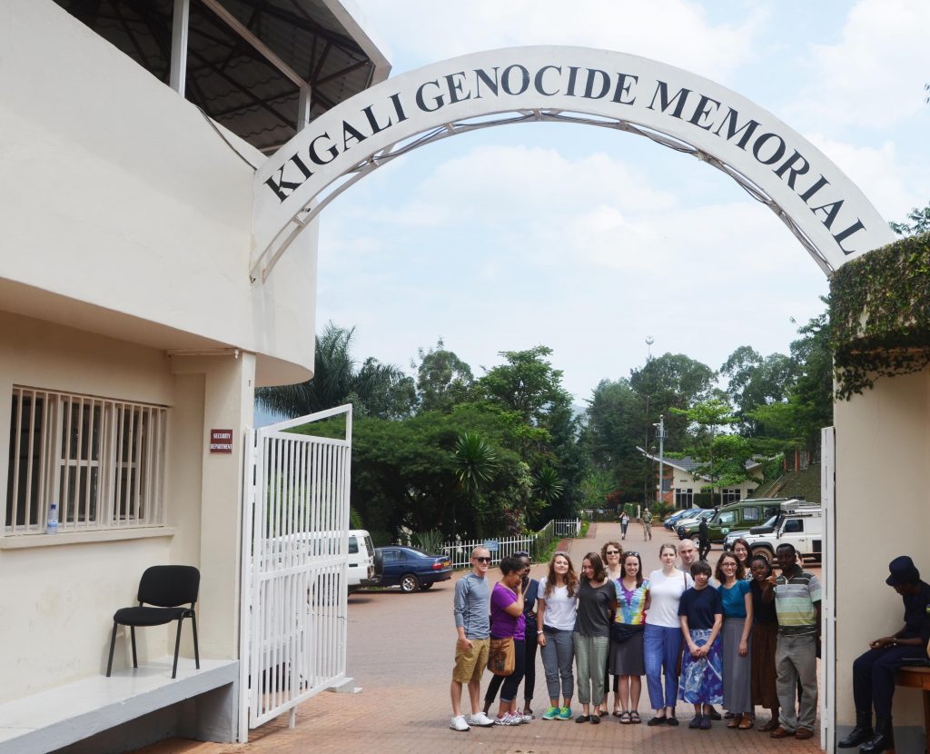 Urwibutso rwa Jenoside rwa Kigali ruri ku Gisozi rwasuwe n'abarenga ibihumbi 100 umwaka ushize