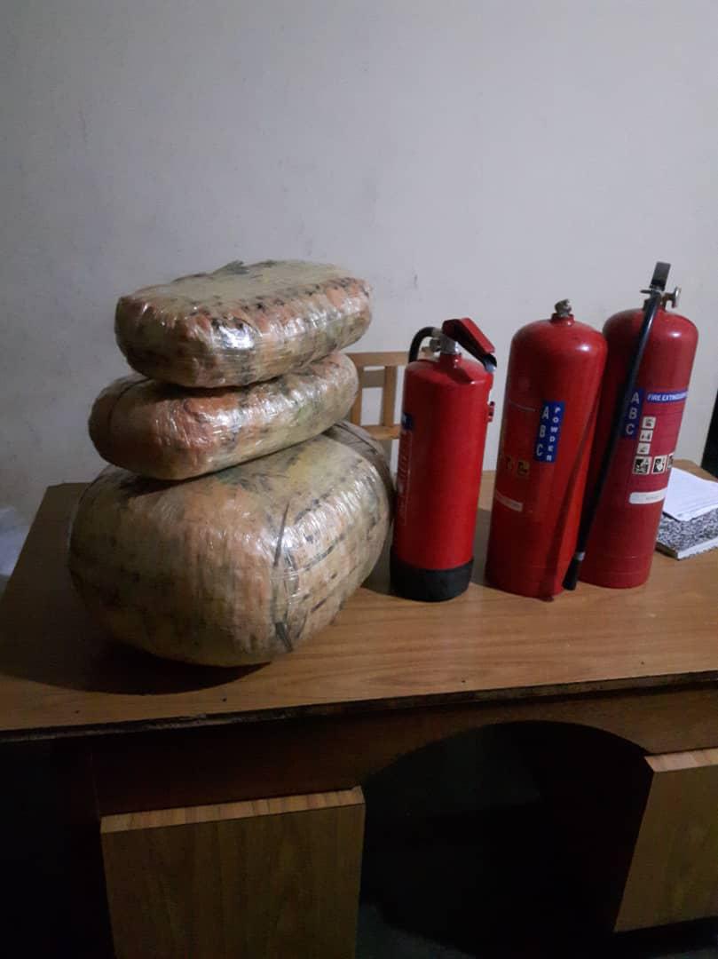 Abacuruzi b’urumogi bateshejwe barutwaye mu byuma bizimya umuriro