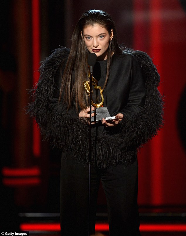 Lorde yegukanye ibihembo bibiri harimo n'icy'umuhanzi mushya