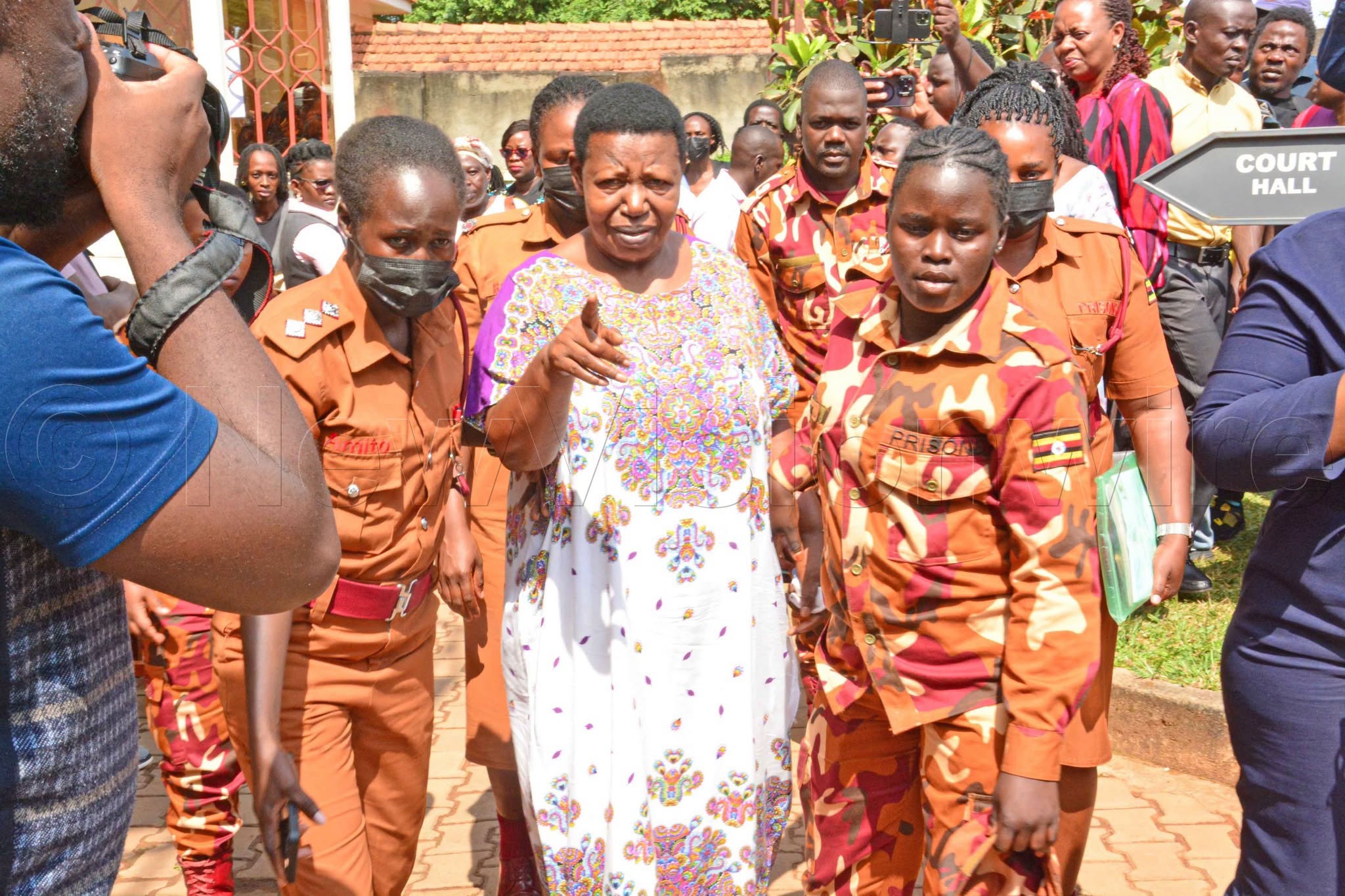 Dr. Matembe wanenze Museveni n’umugungu we, yafunguwe by’agateganyo