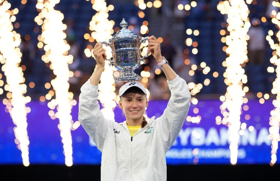 Elena Rybakina yishimira igikombe cya US Open yegukanye ku nshuro ya mbere