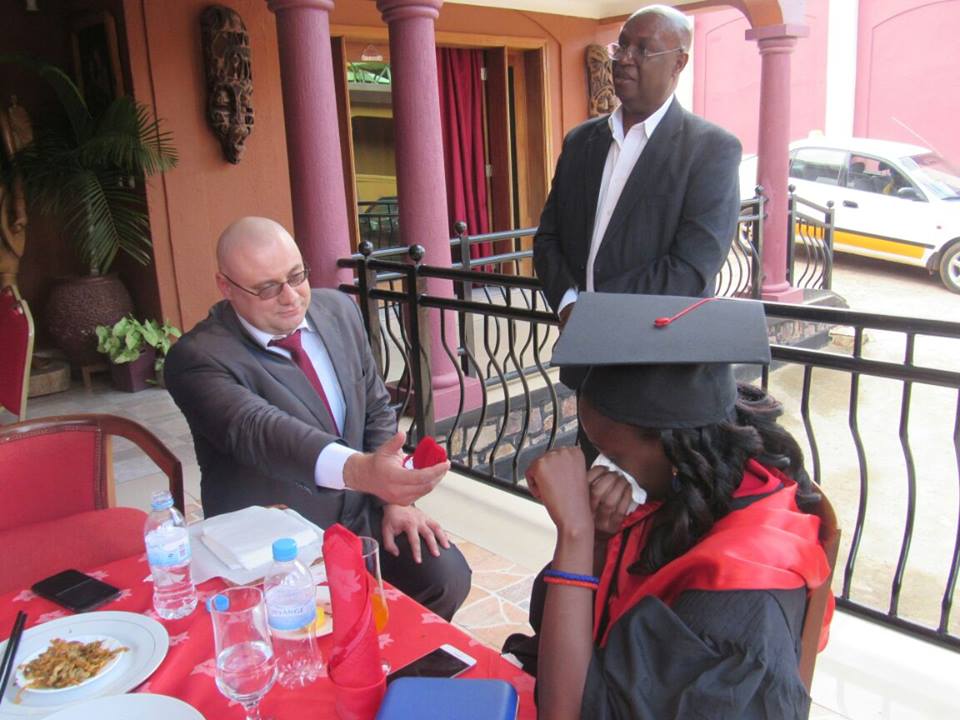 Uyu mukobwa yahagaritswe mu itorero ngo aryozwa kwambikwa impeta n'umusore udakijijwe
