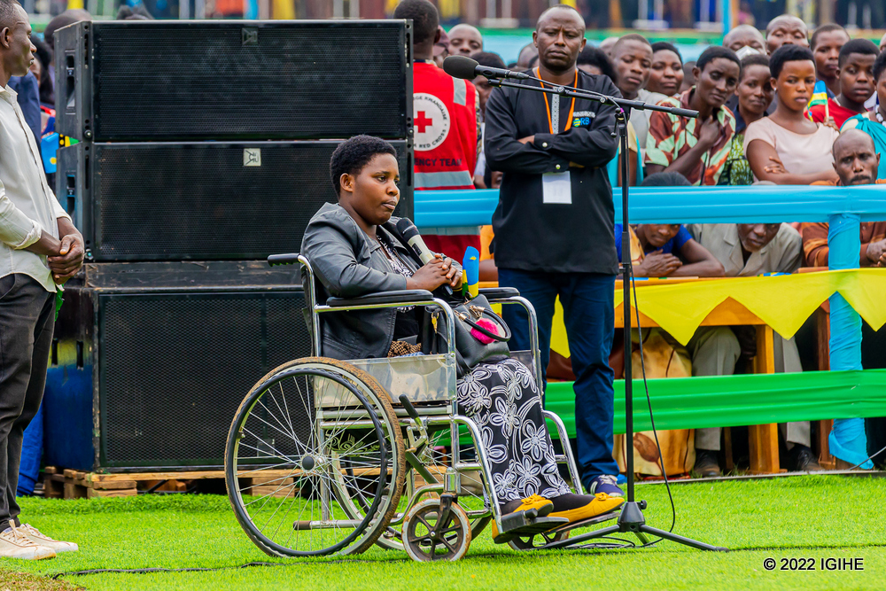 Nyiransengimana Esperence yijejwe na Perezida Kagame ubufasha ku buryo avurwa kandi akanafasha mu mibereho isanzwe