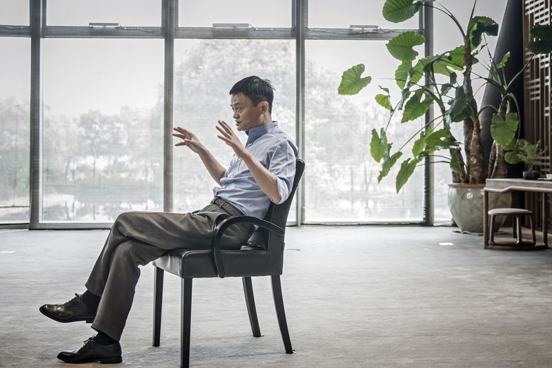 Umuherwe wo mu gihugu cy’u Bushinwa, Ma Yun uzwi ku izina rya Jack Ma akaba n’umuyobozi w’ikirenga wa Alibaba Group afite umugore umwe rukumbi mu buyobozi bw’iki kigo