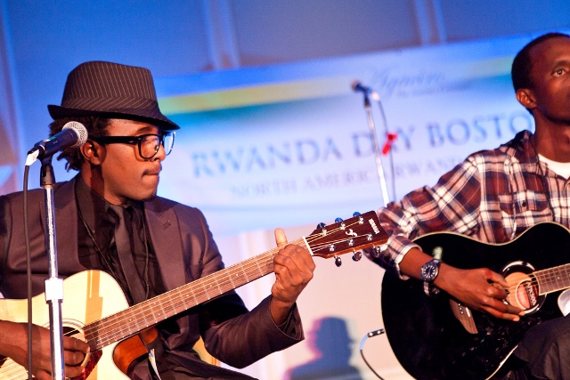 Alpha Rwirangira na Emmy ku murya wa gitari