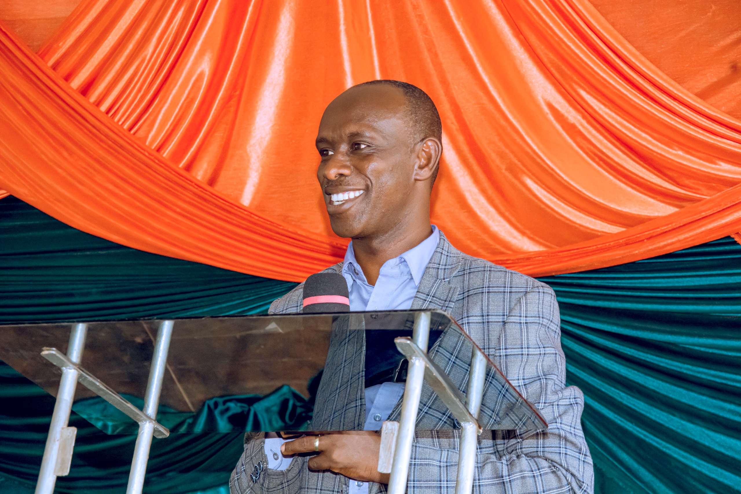 Umuyobozi w’Agateganyo w’Akarere ka Kayonza, Hategekimana Fred yijeje abarimu ko bimwe mu bibazo bamugejejeho bazafatanya mu kubikemura