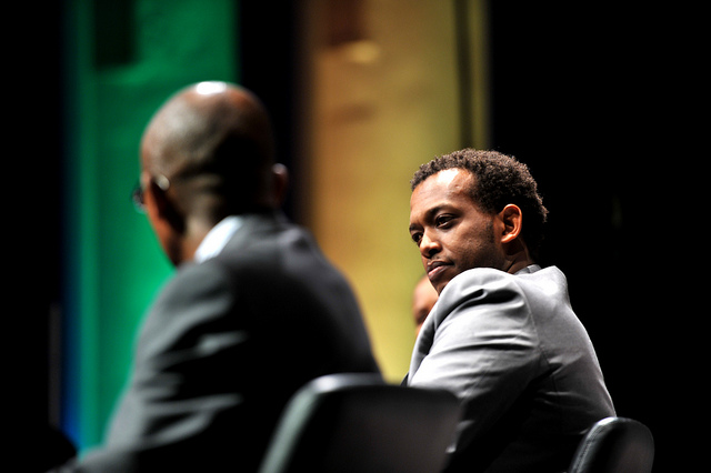 Amin Gafaranga uri iburyo,umwe mu batanze ikiganiro avuga ku kuntu we nk'umunyarwanda wahoze abarizwa muri Diaspora y'u Rwanda mu Bwongereza yaje gutaha, ahitamo kuba rwiyemezamirimo ahereye ku mafaranga macye none ubu akoresha abakozi barenga 30 n'ibikorwa bye birarushaho kwaguka