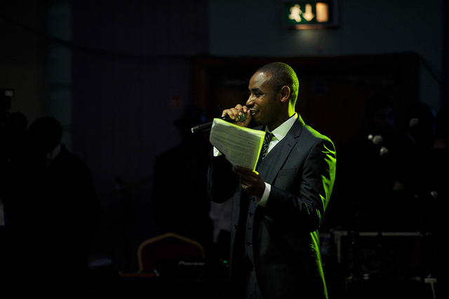 Henri Jean De Dieu Uwihanganye wiga muri Kaminuza ya Manchester ni we wabaye MC muri iki gikorwa