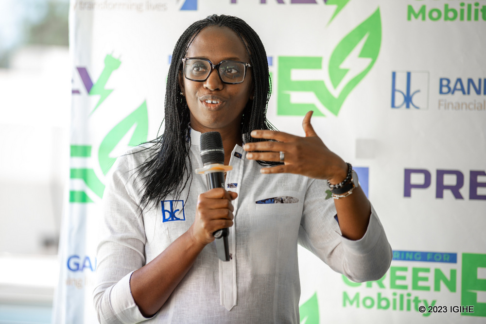 Umuyobozi Mukuru wa Banki ya Kigali, Dr Diane Karusisi yavuze ko gukoresha imodoka z'amashanyarazi bihendutse kandi bifasha mu kubungabunga ibidukikije