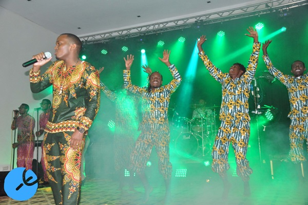 Indirimbo nyinshi yaziririmbye aherekejwe n'ababyinnyi
