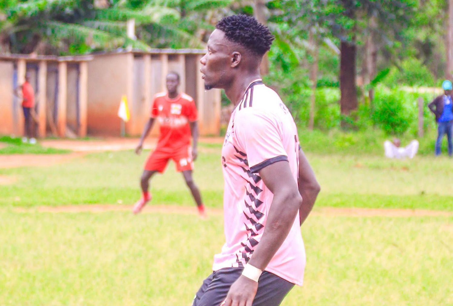 Gabriel Wandera yakiniraga Bossman Knights yo mu Cyiciro cya Kabiri muri Kenya