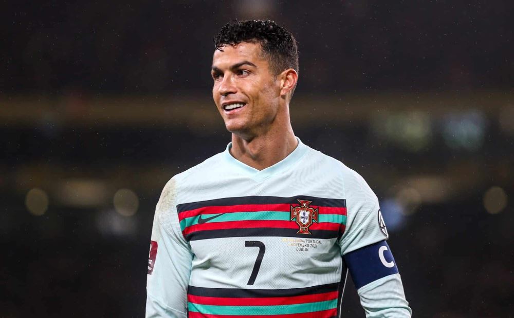 Cristiano Ronaldo yashyize umwambaro we muri cyamunara kugira ngo afashe abagizweho ingaruka n'iruka ry'ikirunga muri La Palma