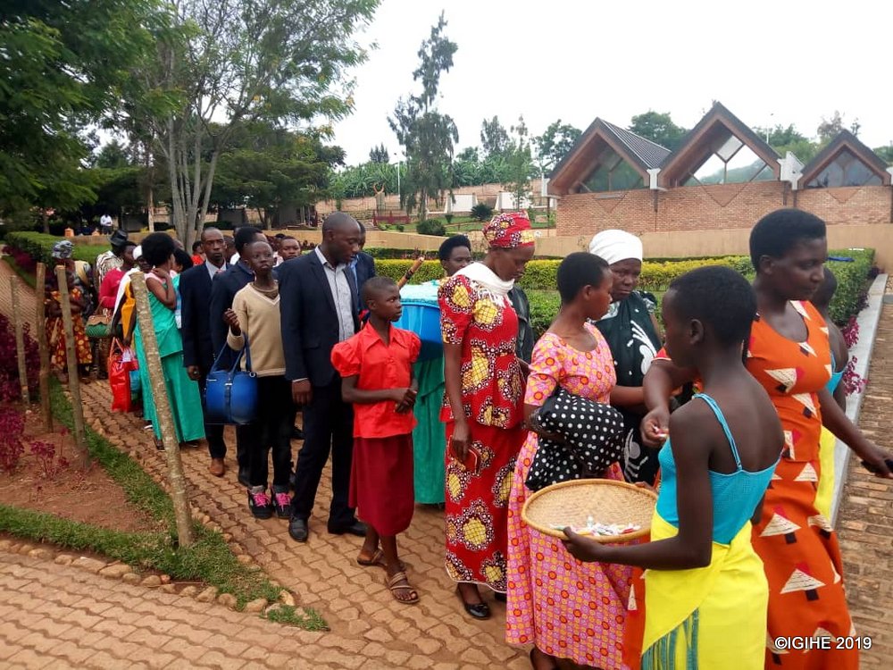Abashyitsi bakiranywe ubwuzu