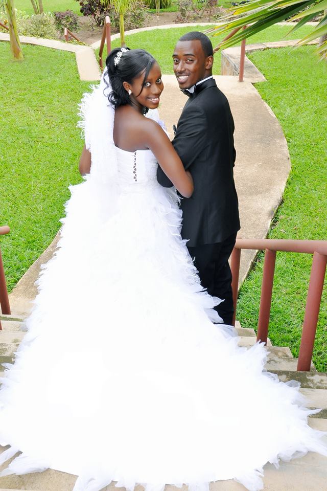 Gutwita kwa Isimbi kwavuzweho amagambo menshi; Pastori Rutayisire se wa Isimbi yaje gutangaza ko atatererana umwana we kuko ngo atwite