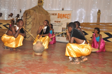 Aha bagaragazaga uburyo Abanyarwanda bo hambere basangiraga