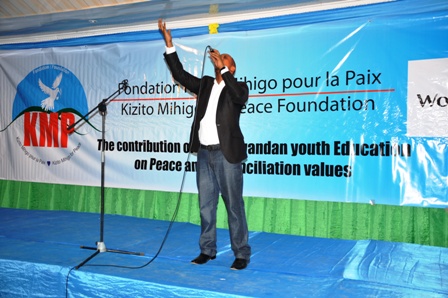 Kizito Mihigo aririmba indirimbo yise " Iteme
