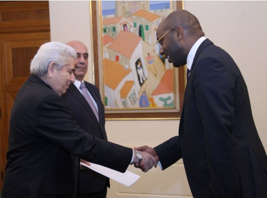 Ubwo Ambasaderi yatangaga impapuro zimuhesha uburenganzira bwo guhagararira u Rwanda
