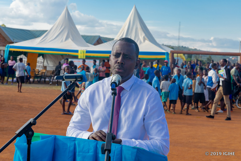 Umuyobozi wa JADF mu Karere ka Bugesera, Murenzi Emmanuel, ageza ijambo ku bari bitabiriye iri murika