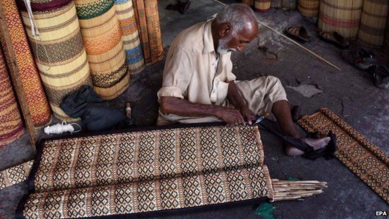 Ibikoresho byifashishwa mu guhangana n’ubushuhe ni bimwe mu bikenewe na benshi muri Pakistani