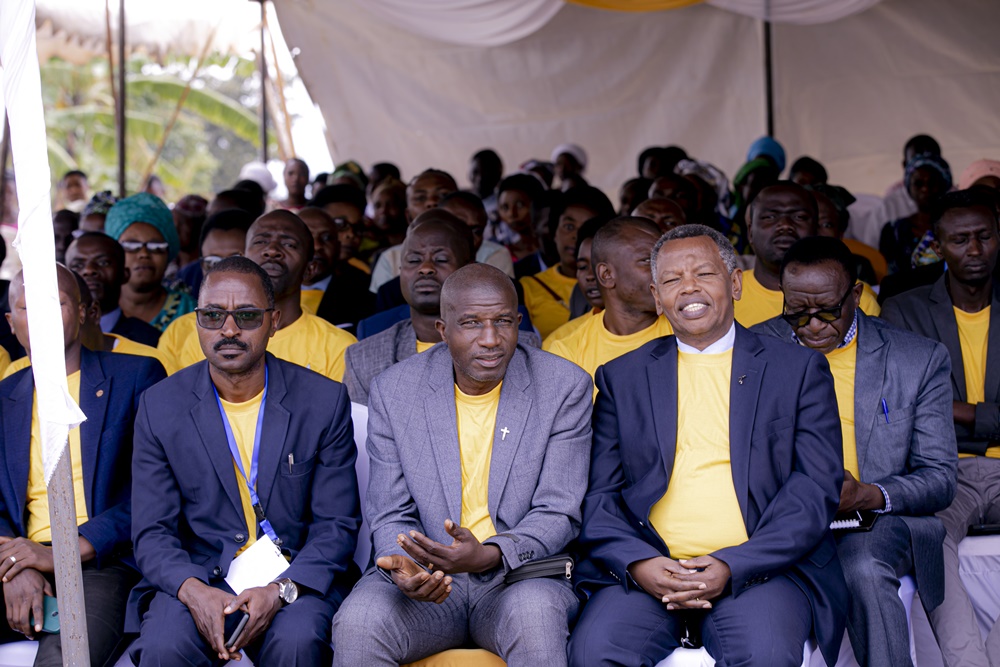 Bamwe mu bize muri GS Gihundwe bifatanyije n'iri shuri mu kwizihiza imyaka 50 rimaze rishinzwe